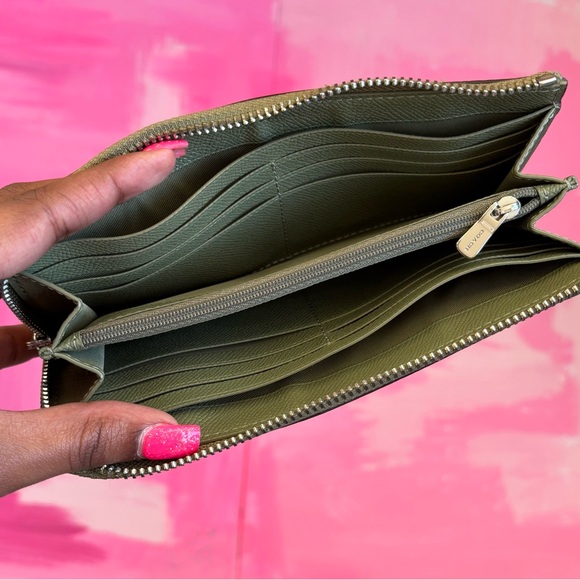 COACH Wallet - Picture 4 of 4